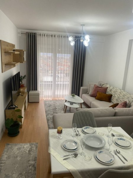 Tirane, jepet me qera apartament 2+1+Ballkon Kati 4, 90 m² 650 € (Kompleksi Alb-Edil)5 Maji