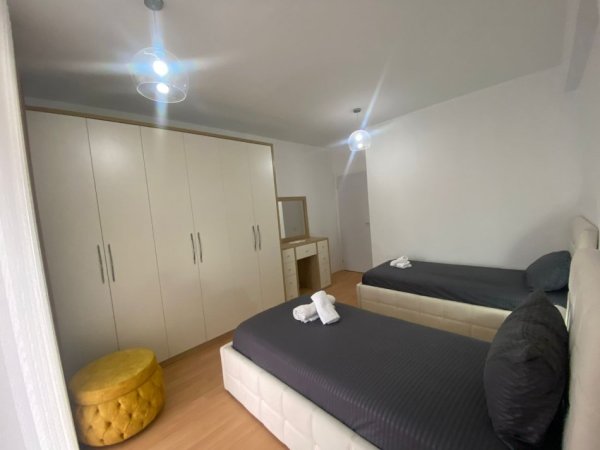 Tirane, jepet me qera apartament 2+1+Ballkon Kati 4, 90 m² 650 € (Kompleksi Alb-Edil)5 Maji