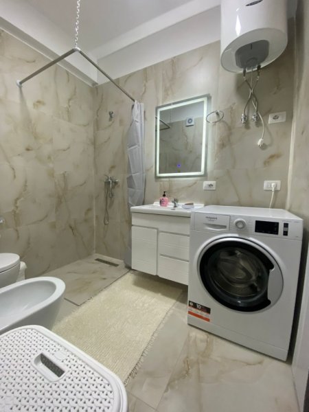 Tirane, jepet me qera apartament 2+1+Ballkon Kati 4, 90 m² 650 € (Kompleksi Alb-Edil)5 Maji