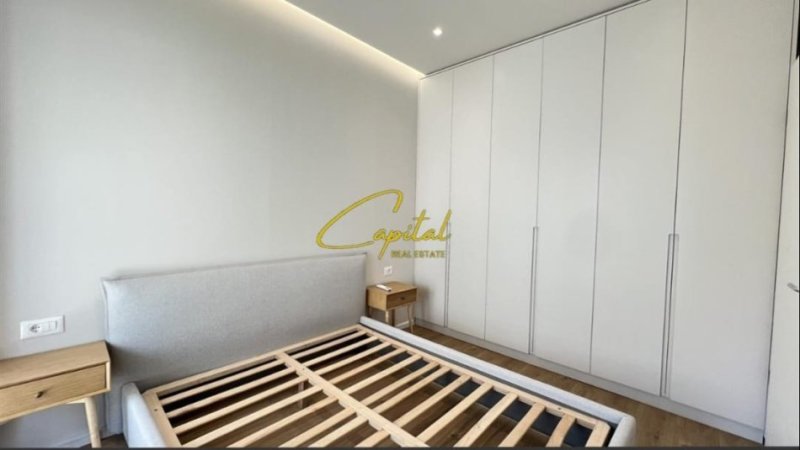 Tirane, jepet me qera apartament 1+1 Kati 6, 65 m² 400 € (ALI DEMI)