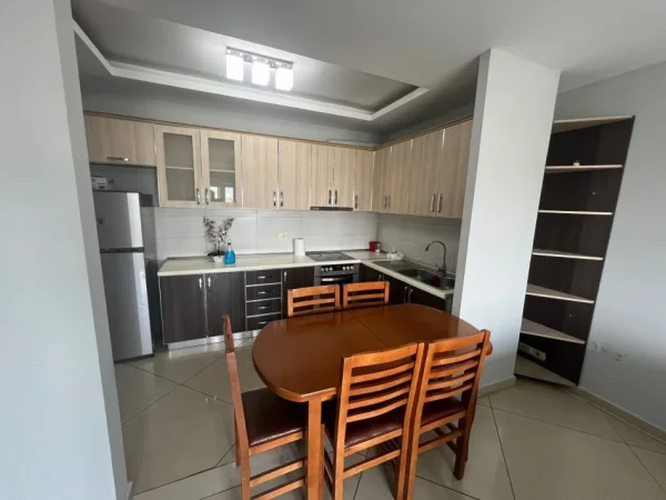 Tirane, jepet me qera apartament 1+1 Kati 2, 70 m² 450 € (astir)