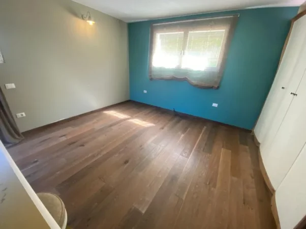 Tirane, jepet me qera Vile 3+1+2+Oborr 500m2, Kati 0, 206 m² 2.600 € (Long Hill Residence)