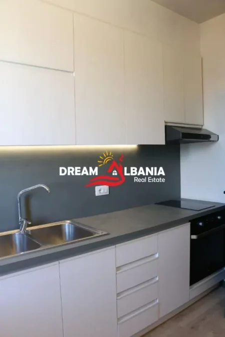 Tirane, jepet me qera apartament 2+1 Kati 14, 115 m² 800 € (ne Bulevardin Zogu i Pare prane Shkencave te Natyres)