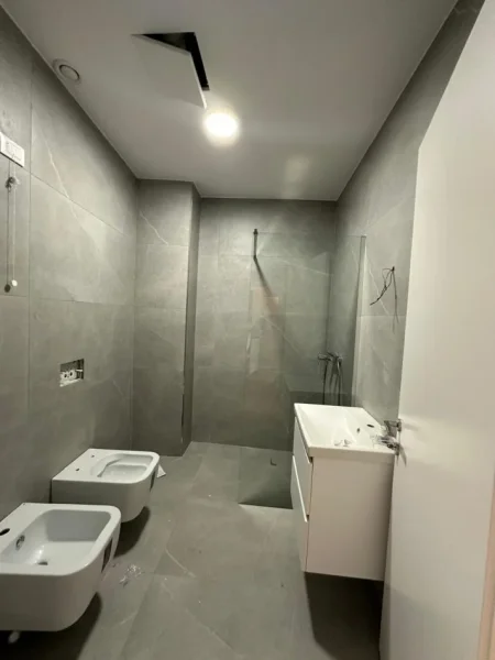 Tirane, jepet me qera apartament 2+1+Aneks+Ballkon Kati 4, 110 m² 1.800 € (Lake View Rezidence)