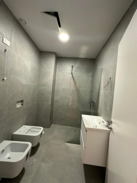 Tirane, jepet me qera apartament 2+1+Aneks+Ballkon Kati 4, 110 m² 1.700 € (Lake View Rezidence)