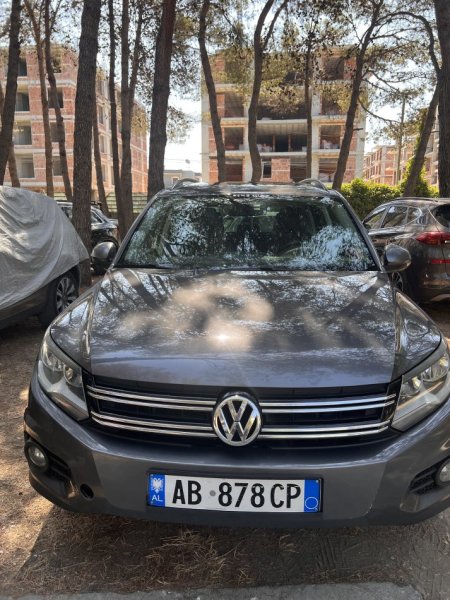 Tirane, shitet SUV | Xhip Volkswagen Tiguan Benzin, gri e erret manuale Kondicioner 224.187 km 6.000 €