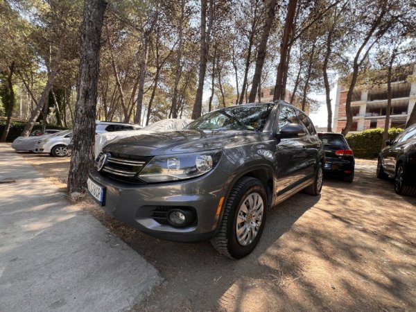 Tirane, shitet SUV | Xhip Volkswagen Tiguan Benzin, gri e erret manuale Kondicioner 224.187 km 6.000 €