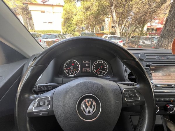 Tirane, shitet SUV | Xhip Volkswagen Tiguan Benzin, gri e erret manuale Kondicioner 224.187 km 6.000 €