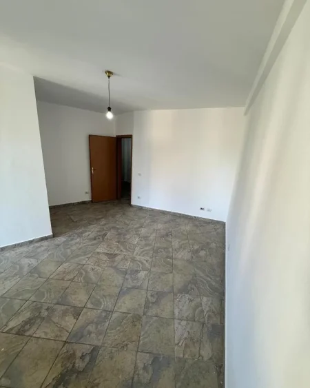 Tirane, shes garsonier Kati 3, 45 m² 110.000 € (Pazari i Ri)