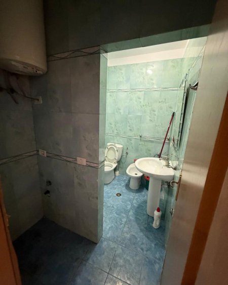 Tirane, shes garsonier Kati 3, 45 m² 110.000 € (Pazari i Ri)