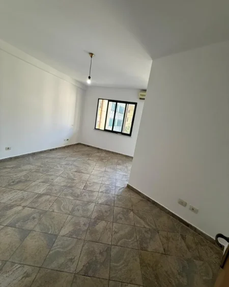 Tirane, shes garsonier Kati 3, 45 m² 110.000 € (Pazari i Ri)