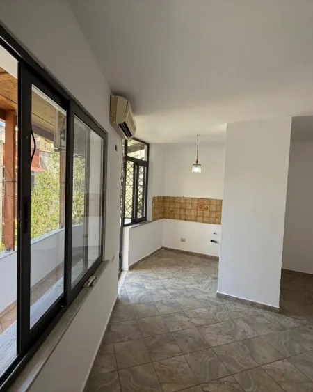 Tirane, shes garsonier Kati 3, 45 m² 110.000 € (Pazari i Ri)