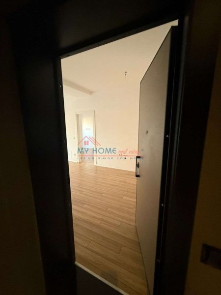 Tirane, jepet me qera zyre Kati 4, 113 m² 1.300 € (Rruga e Kavajes)