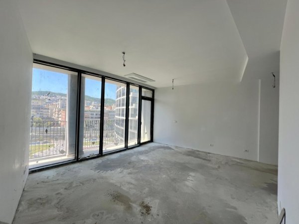 Tirane, shitet apartament 2+1+Ballkon Kati 5, 103 m² 350.000 € (Rruga Kristo Luarasi)