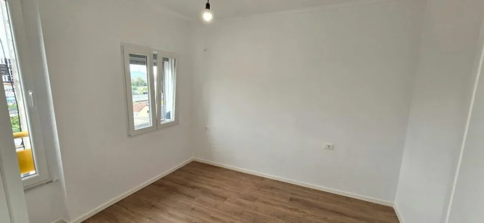 Tirane, shes apartament 1+1+Ballkon Kati 7, 53 m² 115.000 € (Rruga"Kavajes")