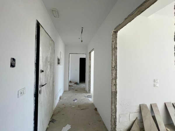 Tirane, shitet apartament 2+1+Ballkon Kati 5, 103 m² 350.000 € (Rruga Kristo Luarasi)