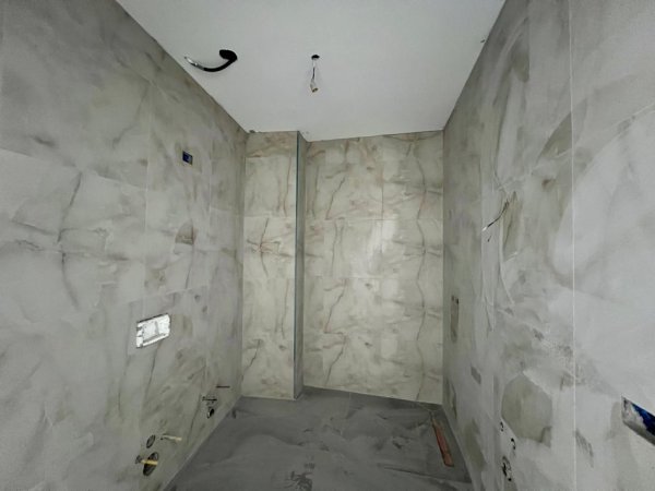Tirane, shitet apartament 2+1+Ballkon Kati 5, 103 m² 350.000 € (Rruga Kristo Luarasi)