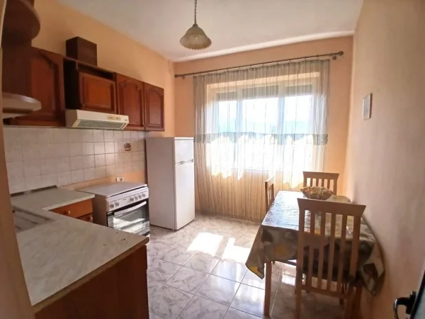 JEPET ME QERA APARTAMENT 2+1 NE BRRYL NE VIJE TE PARE Kati 3, 80 m² 500 €