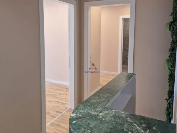 Tirane, jepet me qera zyre Kati 2, 128 m² 2.200 € (LAKEVIEW RESIDENCE)