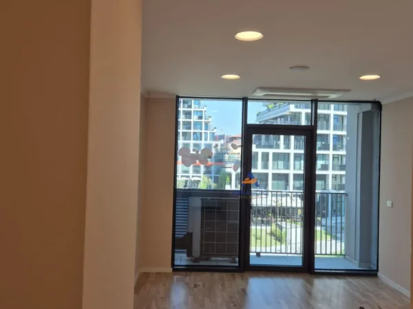 Tirane, jepet me qera zyre Kati 2, 128 m² 2.200 € (LAKEVIEW RESIDENCE)