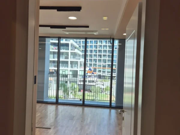 Tirane, jepet me qera zyre Kati 2, 128 m² 2.200 € (LAKEVIEW RESIDENCE)