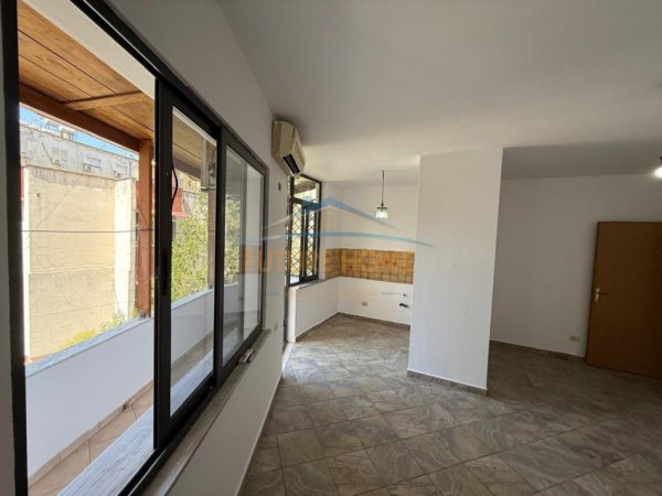 Tirane, shitet apartament 1+1 Kati 3, 45 m² 110.000 € 