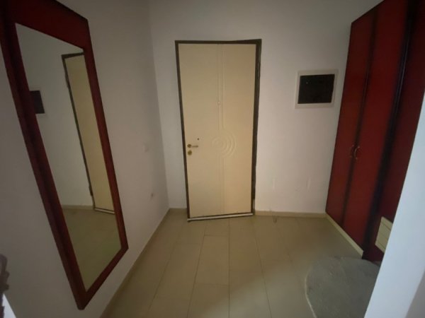 Tirane, jepet me qera apartament 2+1+Aneks+Ballkon Kati 5, 77 m² 500 € (Rruge bill klintoon)