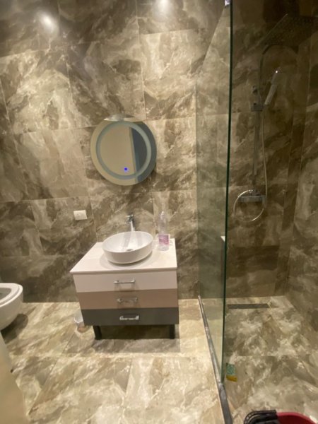 Tirane, jepet me qera apartament 2+1+Aneks+Ballkon Kati 5, 77 m² 500 € (Rruge bill klintoon)