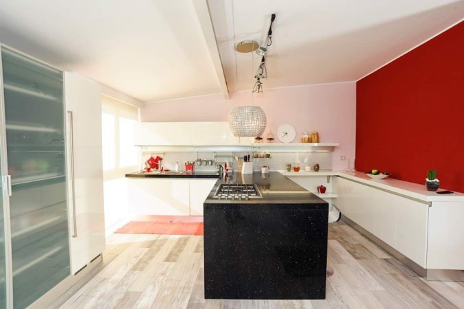 Tirane, jepet me qera apartament+verande | Penthouse 2+1+Ballkon Kati 6, 1.700 € (Liqeni i Thate)