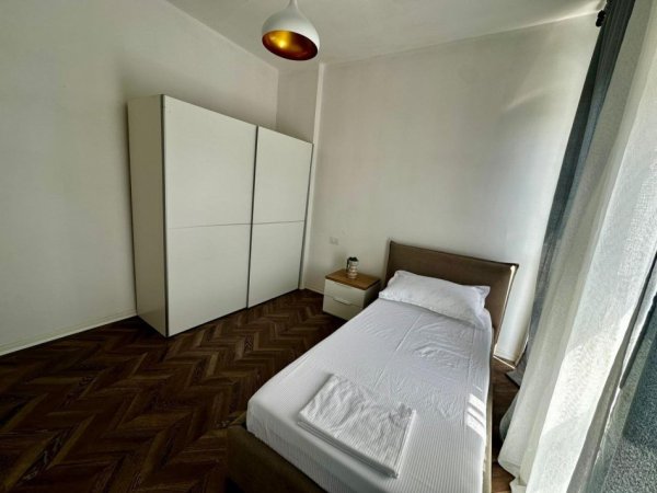 Tirane, jepet me qera apartament 2+1+Ballkon Kati 3, 100 m² 600 € (Kompleksi Bermon, Bulevardi i Ri)