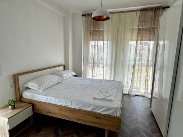 Tirane, jepet me qera apartament 2+1+Ballkon Kati 3, 100 m² 600 € (Kompleksi Bermon, Bulevardi i Ri)