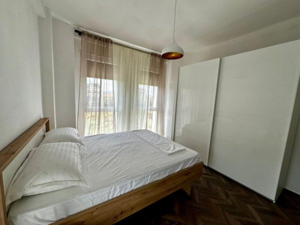 Tirane, jepet me qera apartament 2+1+Ballkon Kati 3, 100 m² 600 € (Kompleksi Bermon, Bulevardi i Ri)
