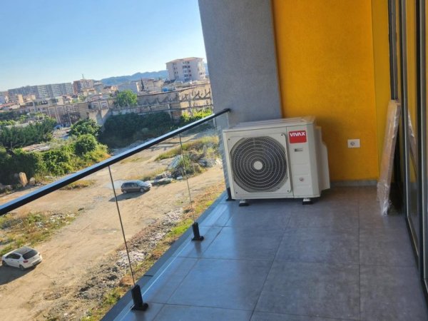 Tirane, jepet me qera apartament 2+1+Ballkon Kati 3, 100 m² 600 € (Kompleksi Bermon, Bulevardi i Ri)