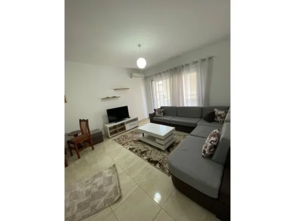 Tirane, jepet me qera apartament 2+1 Kati 2, 80 m² 650 € (Komuna e Parisit)