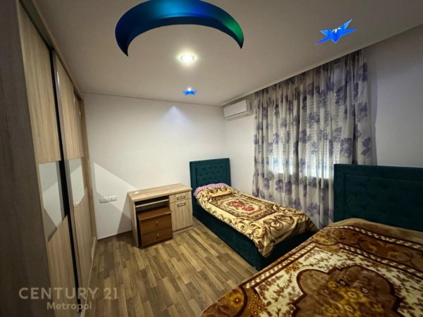Tirane, jepet me qera apartament 2+1+Aneks+Ballkon Kati 2, 104 m² 650 € (Rr. Pinare , prane Kopeshtit Botanik)