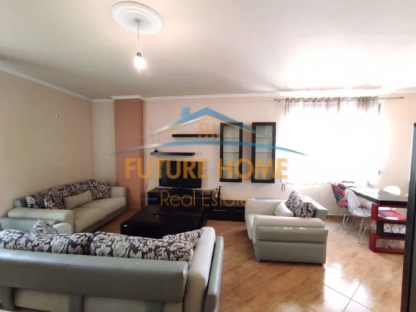 Tirane, jepet me qera apartament 2+1 Kati 7, 110 m² 650 € (Komuna e Parisit)