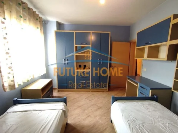 Tirane, jepet me qera apartament 2+1 Kati 7, 110 m² 650 € (Komuna e Parisit)