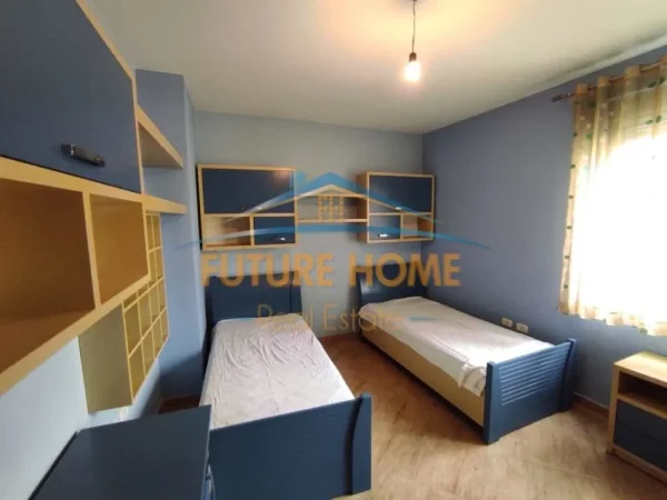 Tirane, jepet me qera apartament 2+1 Kati 7, 110 m² 650 € (Komuna e Parisit)