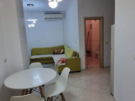 Tirane, jepet me qera apartament 1+1 Kati 2, 77 m² 600 € (Bulevardi Zogu i Pare)