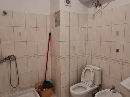 Tirane, jepet me qera apartament 1+1 Kati 2, 77 m² 600 € (Bulevardi Zogu i Pare)