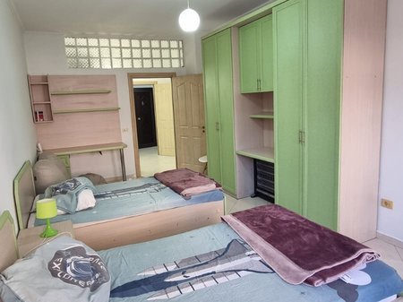 Tirane, jepet me qera apartament 1+1 Kati 2, 77 m² 600 € (Bulevardi Zogu i Pare)