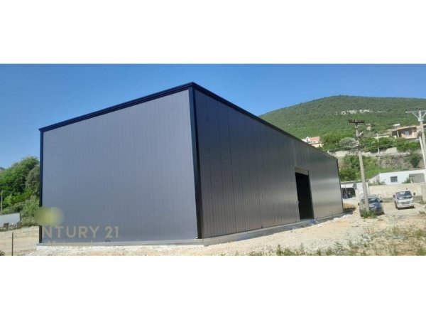 Tirane, jepet me qera magazine Kati 0, 1.200 m² 2.000 € (RRUGA E ARBERIT)