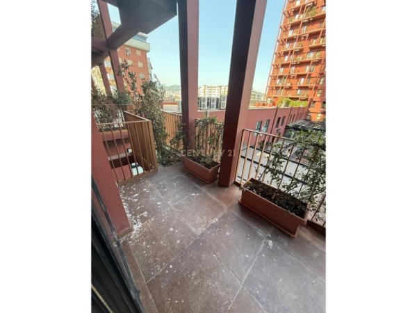 Tirane, jepet me qera zyre Kati 4, 113 m² 1.300 € (GARDEN BUILDING)