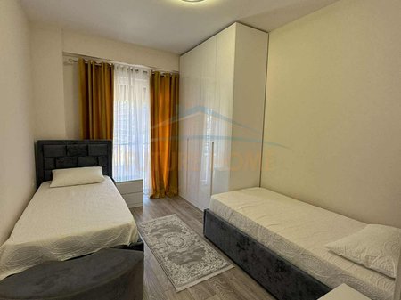 Tirane, jepet me qera apartament 2+1+Ballkon Kati 2, 120 m² 800 € (Rruga Jordan Misja)