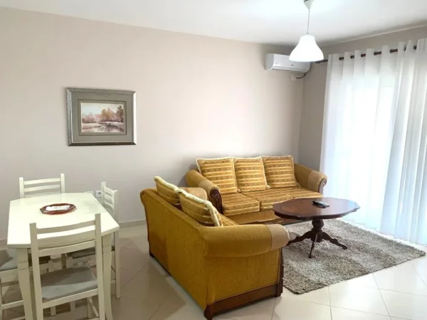 Jepet me Qera Super Apartament 1+1 tek Spitalet QSUT, pallat me ashensor, 65 m² 500 €uro