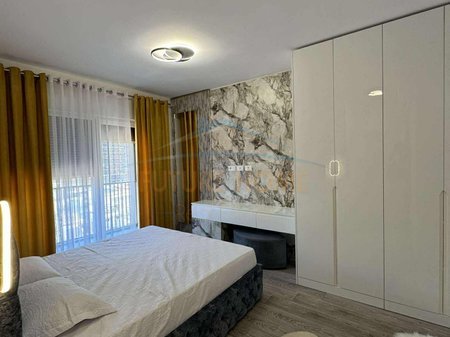 Tirane, jepet me qera apartament 2+1+Ballkon Kati 2, 120 m² 800 € (Rruga Jordan Misja)