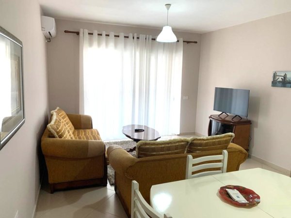 Jepet me Qera Super Apartament 1+1 tek Spitalet QSUT, pallat me ashensor, 65 m² 400 €uro