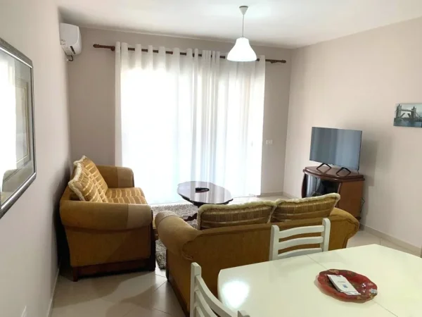 Jepet me Qera Super Apartament 1+1 tek Spitalet QSUT, pallat me ashensor, 65 m² 500 €uro