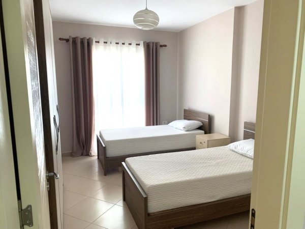 Jepet me Qera Super Apartament 1+1 tek Spitalet QSUT, pallat me ashensor, 65 m² 400 €uro