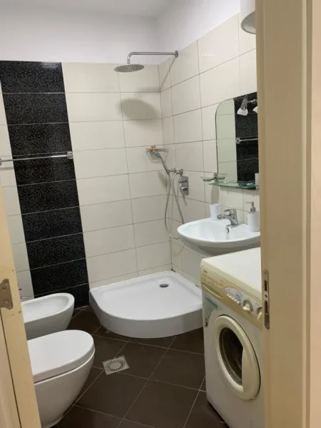 Jepet me Qera Super Apartament 1+1 tek Spitalet QSUT, pallat me ashensor, 65 m² 500 €uro